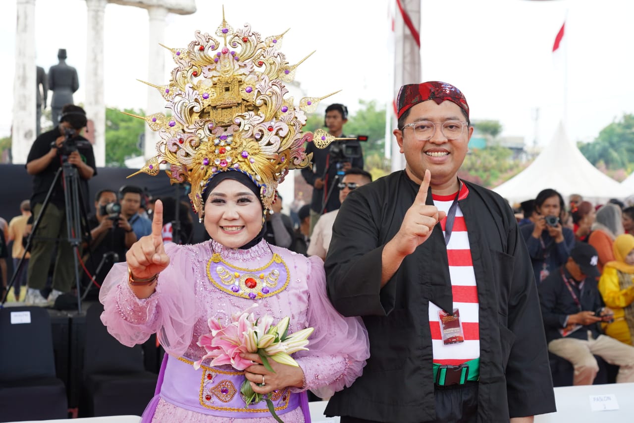 Pasangan Calon Gubernur dan Wakil Gubernur Jawa Timur nomor urut 1, Luluk Nur Hamidah dan Lukmanul Khakim