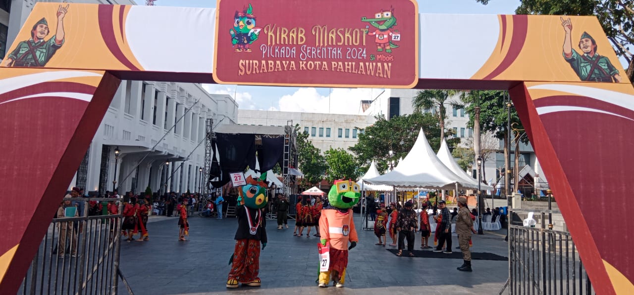kirab dan penyerahan maskot Pemilihan Kepala Daerah (Pilkada) serentak tahun 2024, yang diselenggarakan oleh Komisi Pemilihan Umum (KPU) Kota Surabaya,  Selasa (8/10/2024)