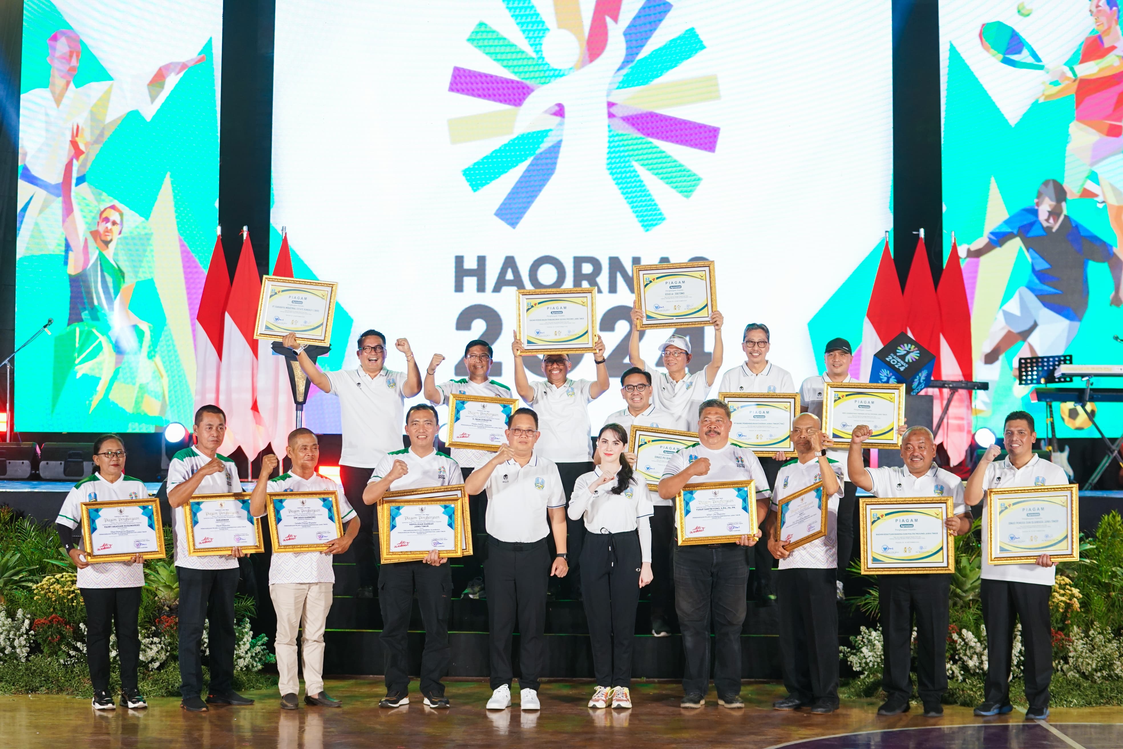  Penjabat (Pj) Gubernur Jawa Timur, Adhy Karyono saat menghadiri puncak peringatan Hari Olahraga Nasional (HAORNAS) XLI Provinsi Jawa Timur Tahun 2024 di GOR CLS, Kamis (17/10).