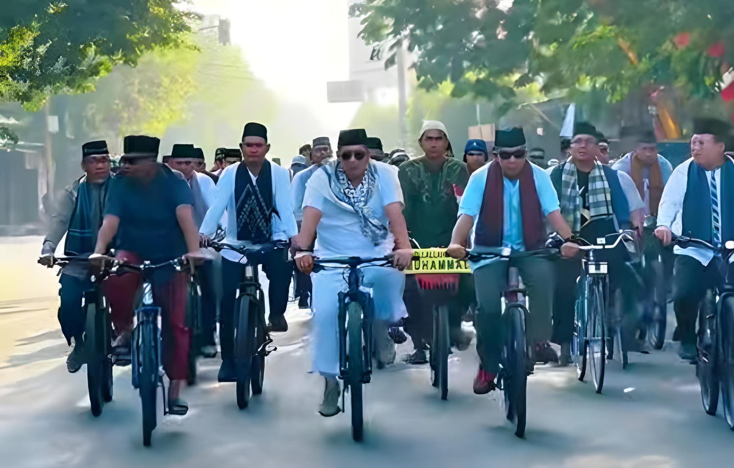 Pj Wali Kota Mojokerto, Moh. Ali Kuncoro ikut gowes Dalam rangka memperingati Hari Santri Nasional 2024, Minggu, 20 Oktober 2024
