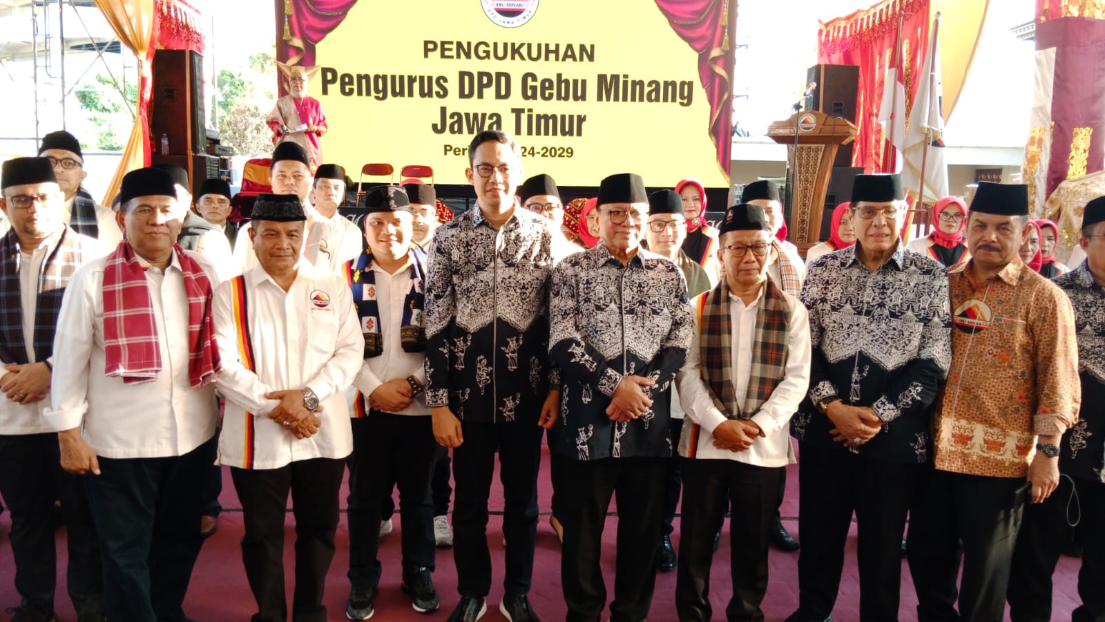 OSO Kukuhkan Kepengurusan GEBU Minang Jawa Timur 2024-2029, Zulyondri Resmi Pimpin Organisasi