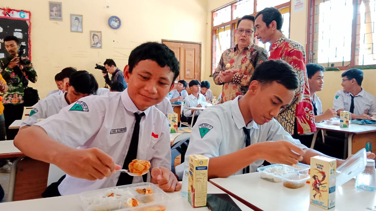 Setelah delapan daerah di Jawa Timur meluncurkan Program Makan Bergizi Gratis (MBG), Surabaya akan segera menyusul dengan pelaksanaan uji coba.