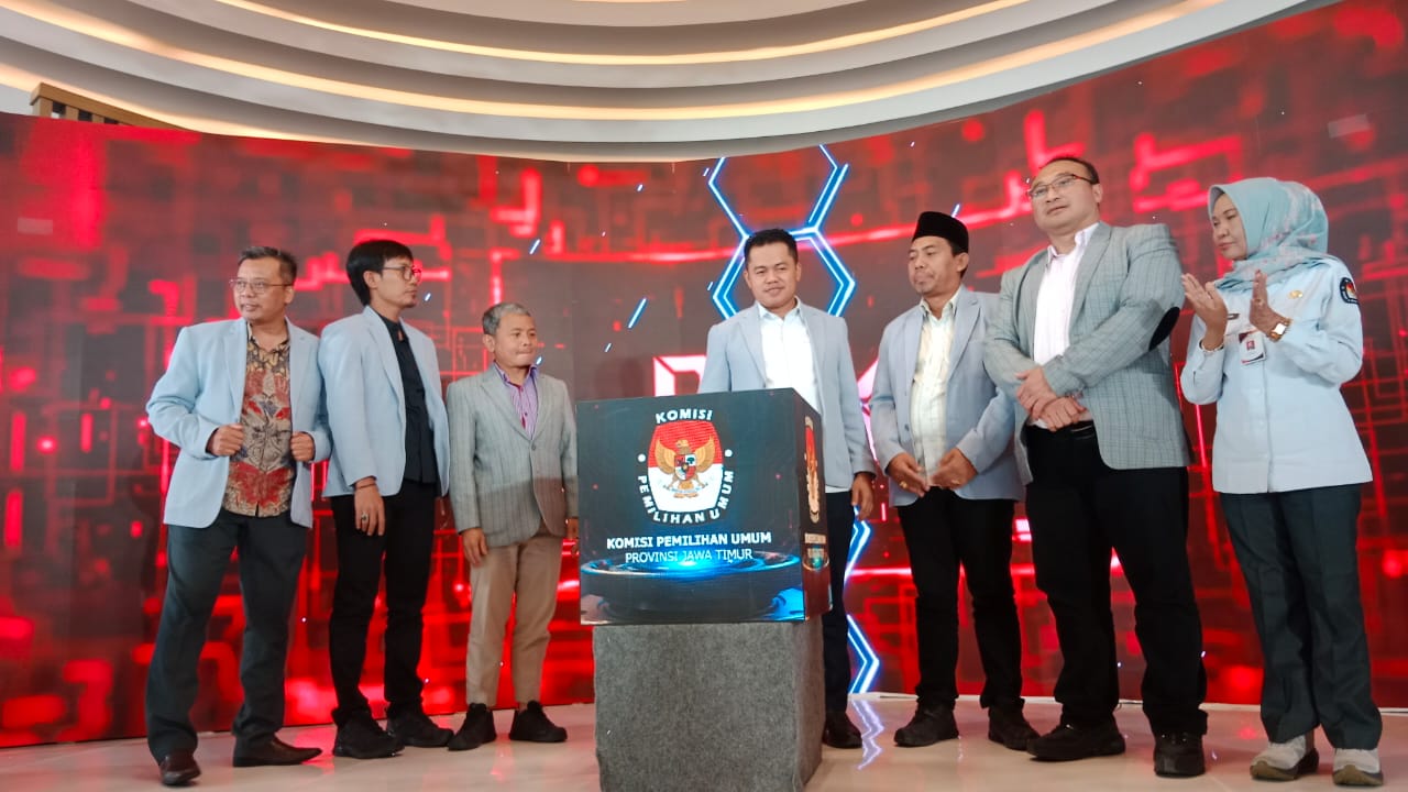 Komisi Pemilihan Umum Provinsi Jawa Timur (KPU Jatim) meluncurkan Data Center Monitoring Pilkada Serentak 2024, yang berada di Lantai 23 Hotel Double Three, Surabaya, dan keberadaannya akan berlangsung hingga 1 Desember 2024.