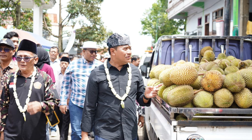 Pesona Tumpengan Durian di Desa Kronto: Meriahkan Tradisi Syukur Petani Pasuruan