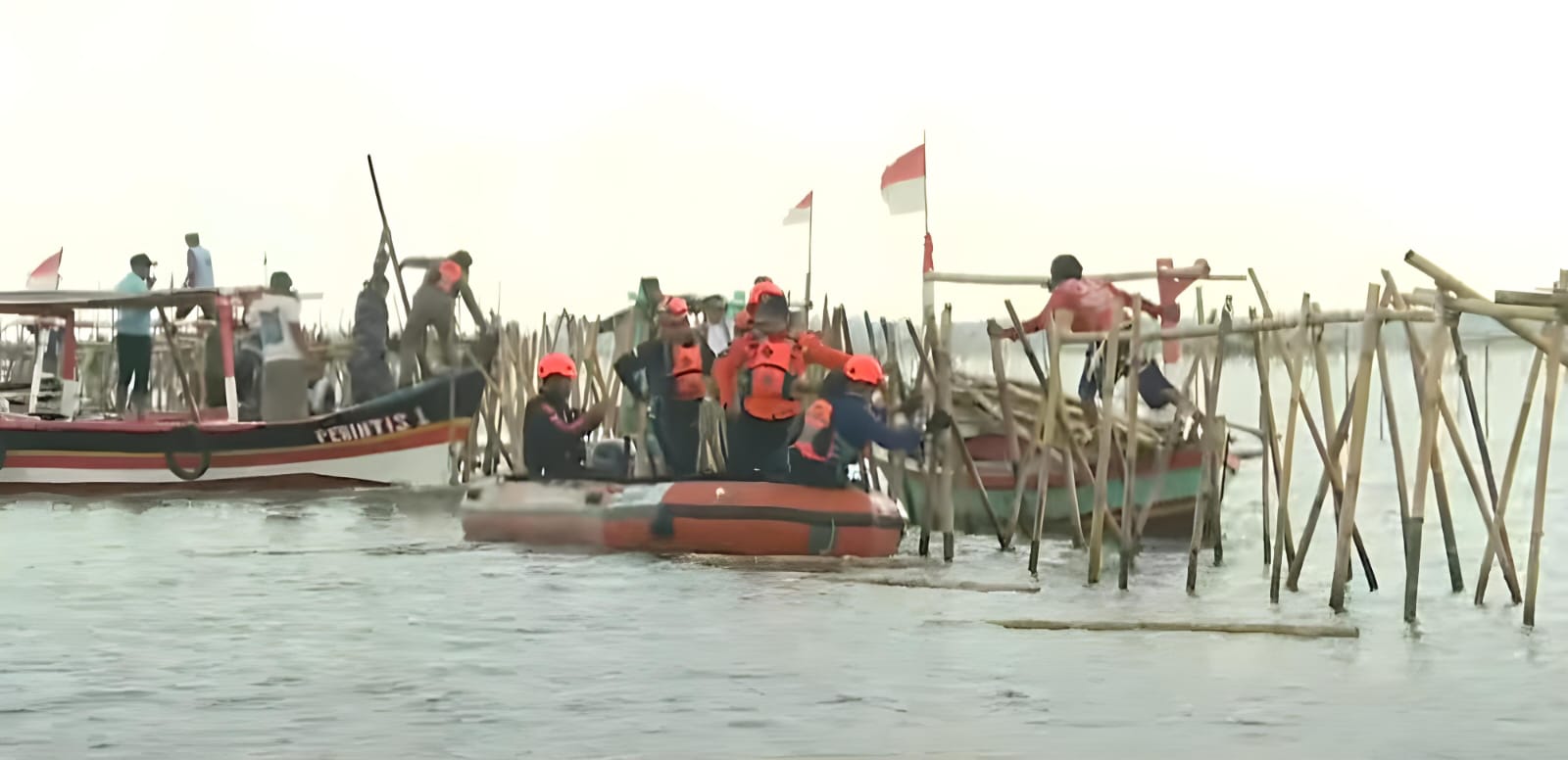 Menteri Agraria dan Tata Ruang/Kepala Badan Pertanahan Nasional (ATR/BPN) Nusron Wahid secara terbuka mengakui adanya keterlibatan oknum pegawai ATR/BPN dalam kasus perubahan data tanah terkait pemagaran laut di Desa Segarajaya, Kecamatan Tarumajaya, Beka