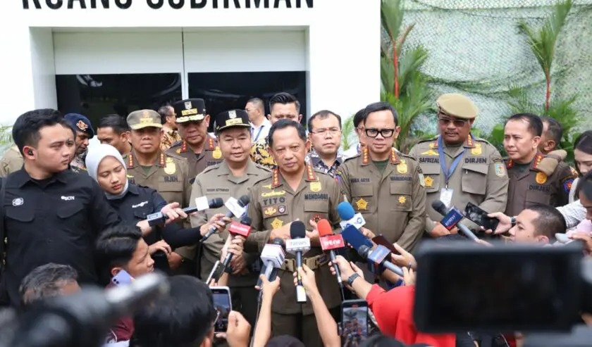 Mendagri, Muhammad Tito Karnavian memberikan keterangan kepada awak media seusai membuka Retret Pembekalan Kepala Daerah 2025 di Lembah Tidar Akademi Militer (Akmil) Magelang, Jawa Tengah, Sabtu (22/2/2025). Foto: Puspen Kemendagri
