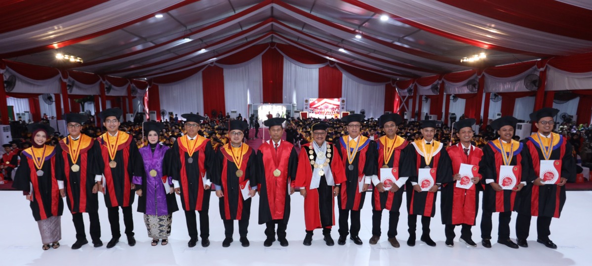 Langkah Tangguh Menuju Gemilang: Kisah Wisuda ke-130 Universitas 17 Agustus 1945 Surabaya