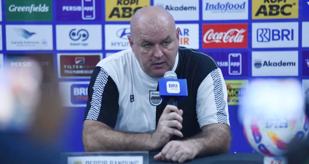 Pelatih PERSIB, Bojan Hodak memberikan keterang pers usai pertandingan melawan Madura United pada pekan ke-24 Liga 1 2024/25 di Stadion Gelora Bandung Lautan Api, Sabtu, 22 Februari 2025. (PERSIB.co.id/Sutanto Nurhadi Permana)