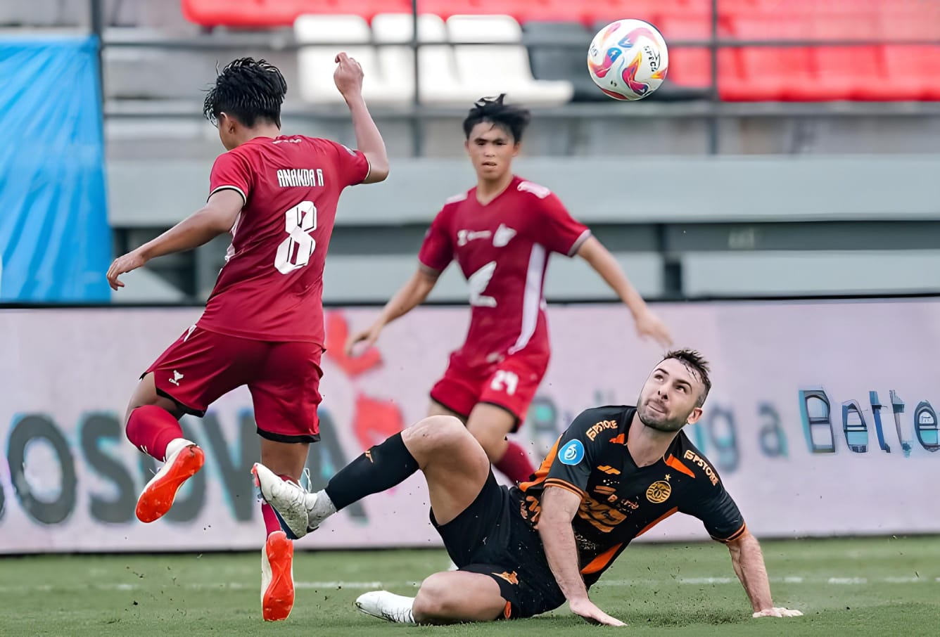 Macan Kemayoran harus mengakui keunggulan PSM Makassar dengan skor tipis 1-0 dalam lanjutan Liga 1 yang digelar di Stadion I Wayan Dipta pada Minggu (23/2/2025)

