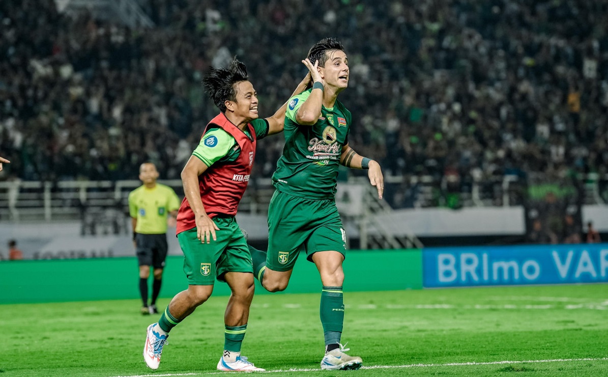 Bruno Moreira melakukan selebrasi usai mencetak gol ke gawang Persib Bandung. (Persebaya)