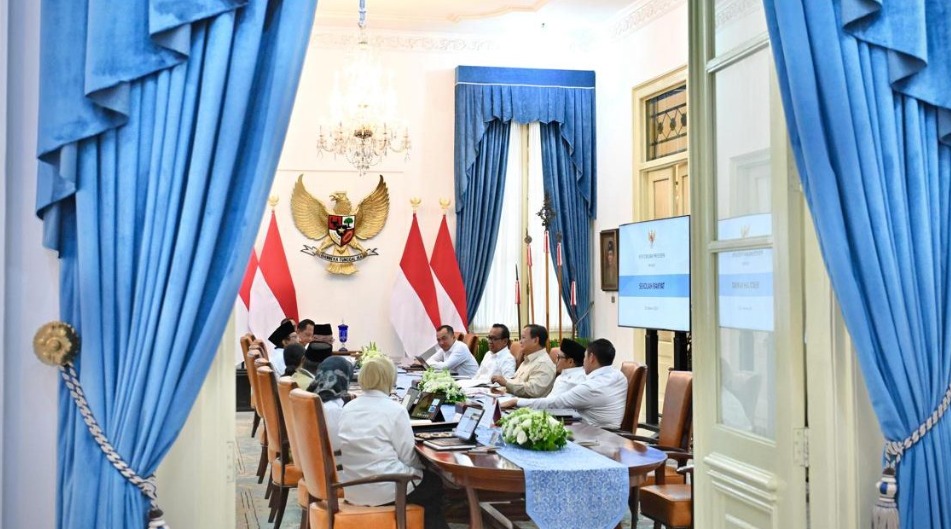Presiden Prabowo Subianto memimpin rapat dengan pembahasan terkait sekolah rakyat pada Senin, 10 Maret 2025 di Istana Merdeka Jakarta. Foto: BPMI Setpres/Cahyo