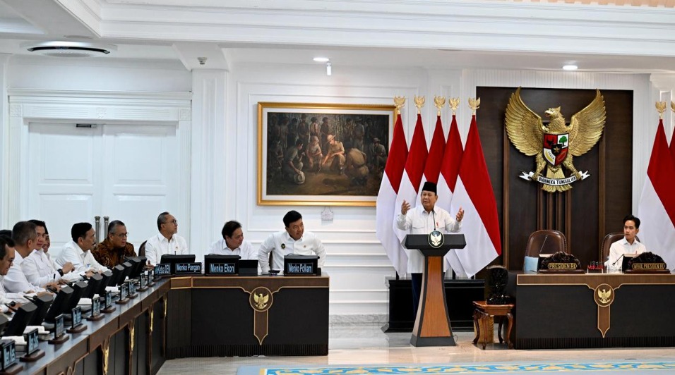 Presiden Prabowo Subianto memimpin Sidang Kabinet Paripurna Kabinet Merah Putih yang digelar di Ruang Sidang Kabinet, Istana Kepresidenan Jakarta, pada Jumat, 21 Maret 2025. Foto: BPMI Setpres/Cahyo
