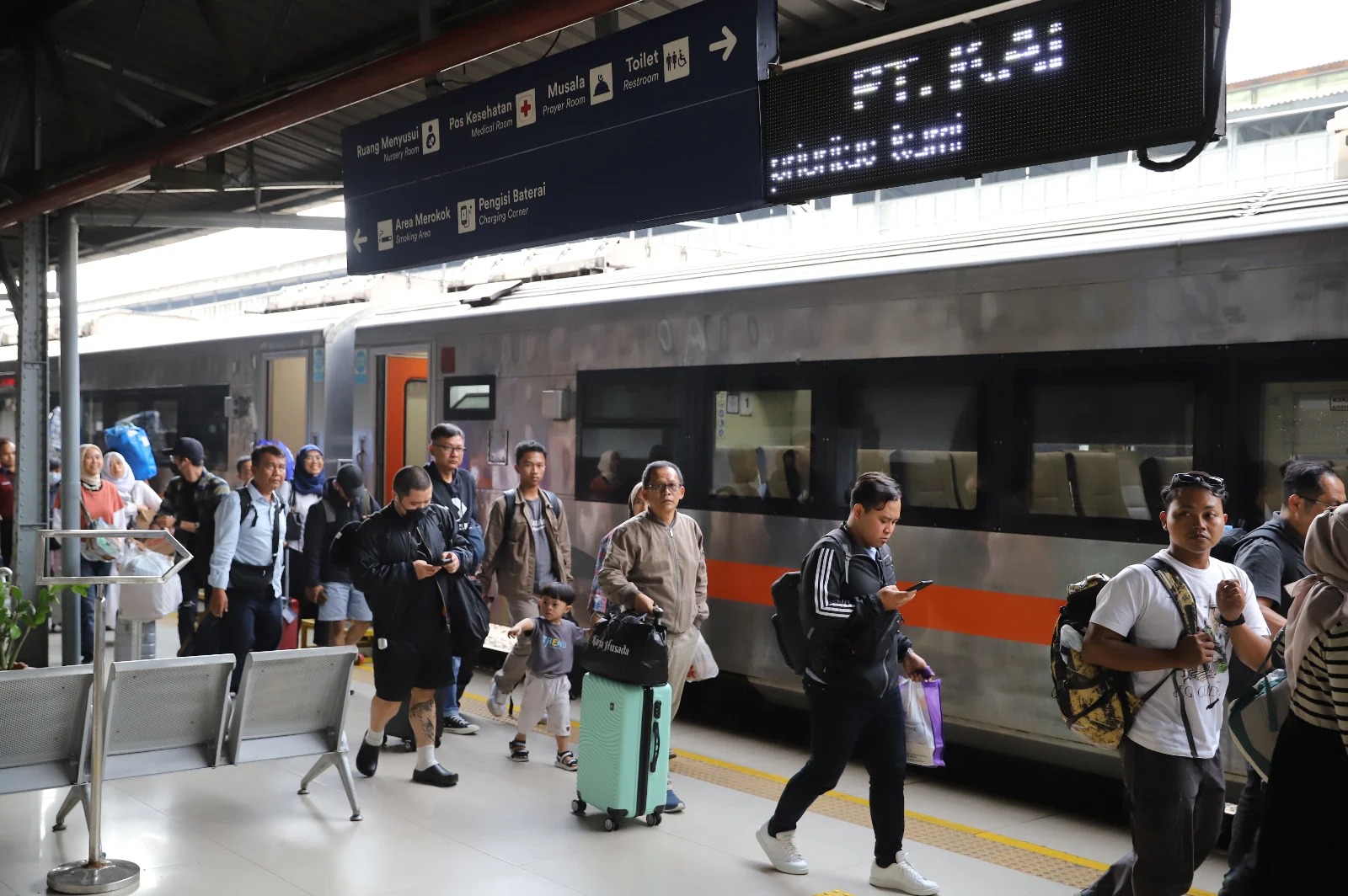 Tiket Kereta Api Lebaran Laris Manis, Terjual Lebih dari 2,6 Juta!