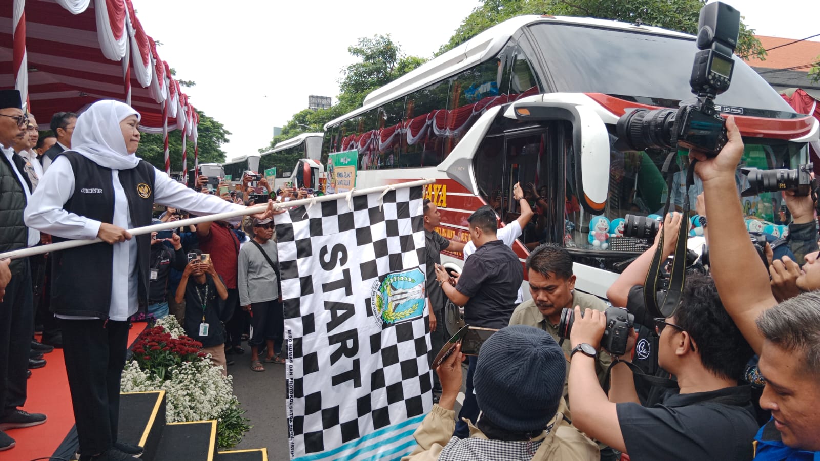 Pemprov Jatim Berangkatkan 4.008 Pemudik dengan 102 Bus