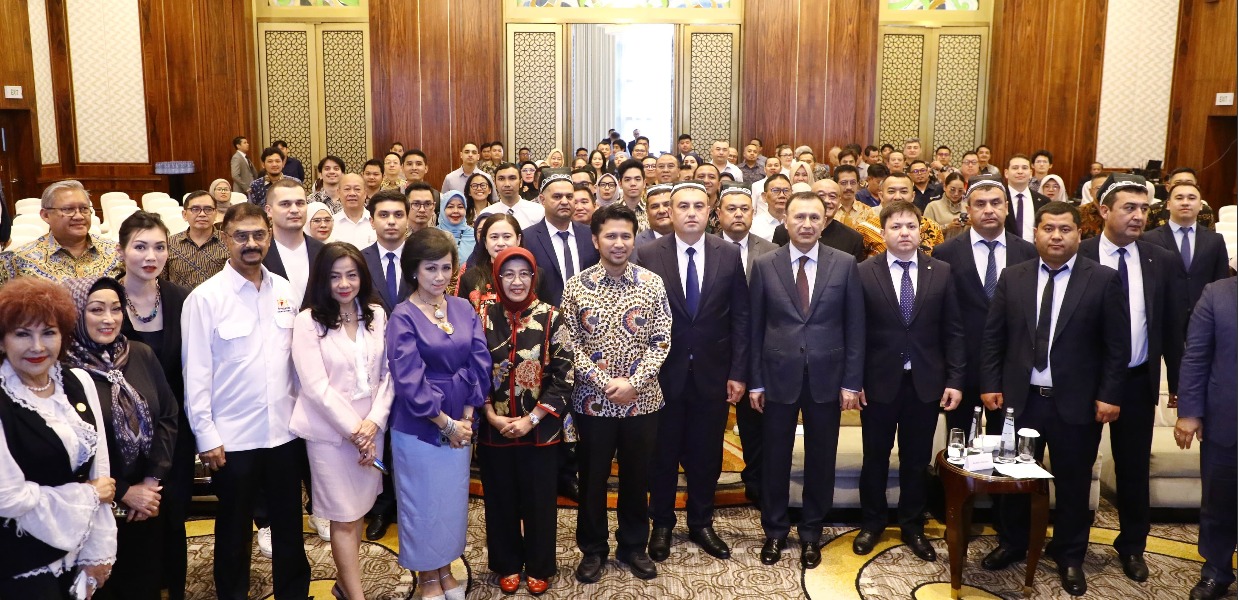 Wakil Gubernur Jawa Timur Emil Elestianto Dardak menghadiri Uzbekistan-Indonesia Partnership Forum yang digelar di Hotel Four Seasons, Jakarta, Selasa (15/4).