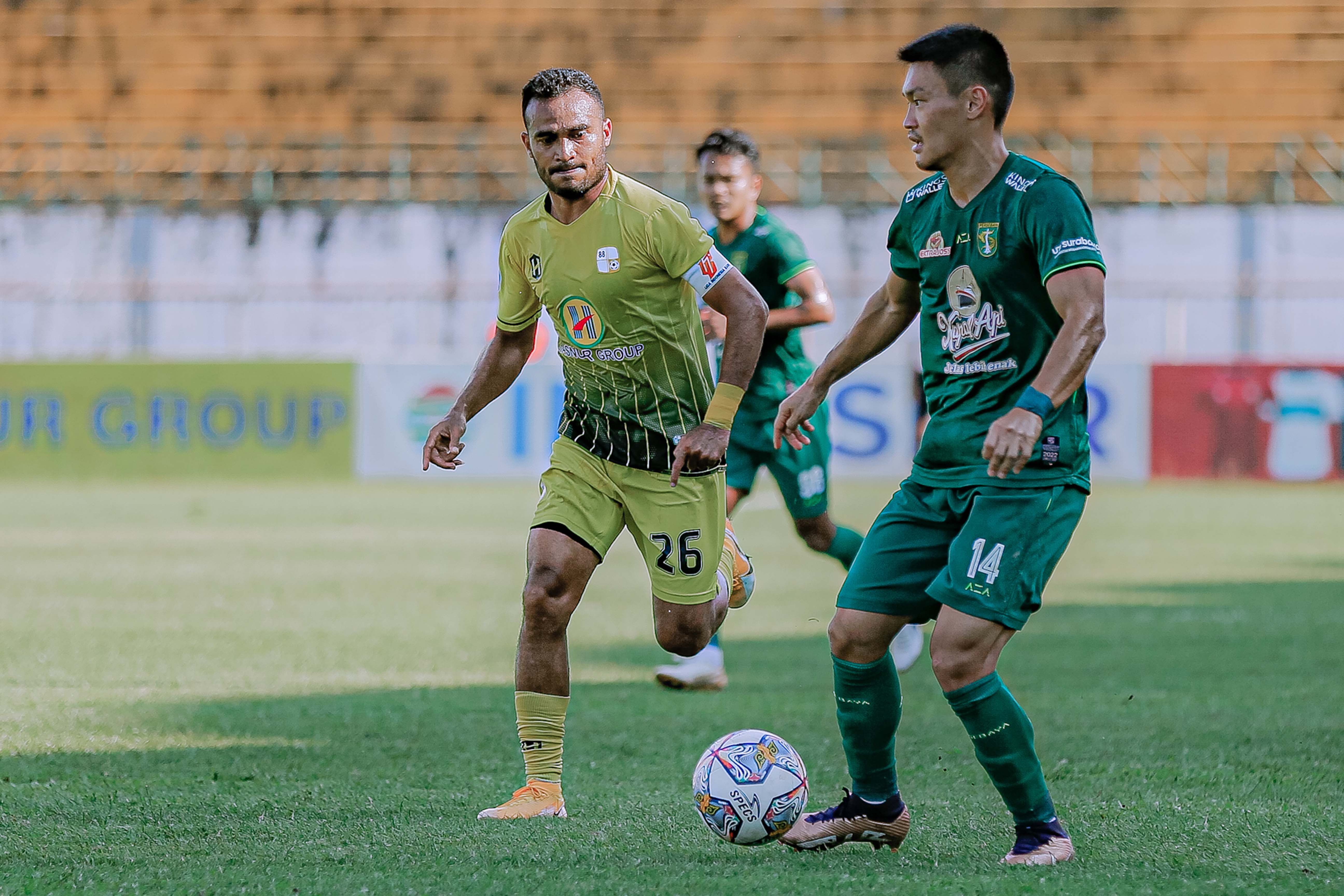 Persebaya belum mampu beranjak dari tren negatif. Kekalahan 2-1 atas tuan rumah Barito Putera 