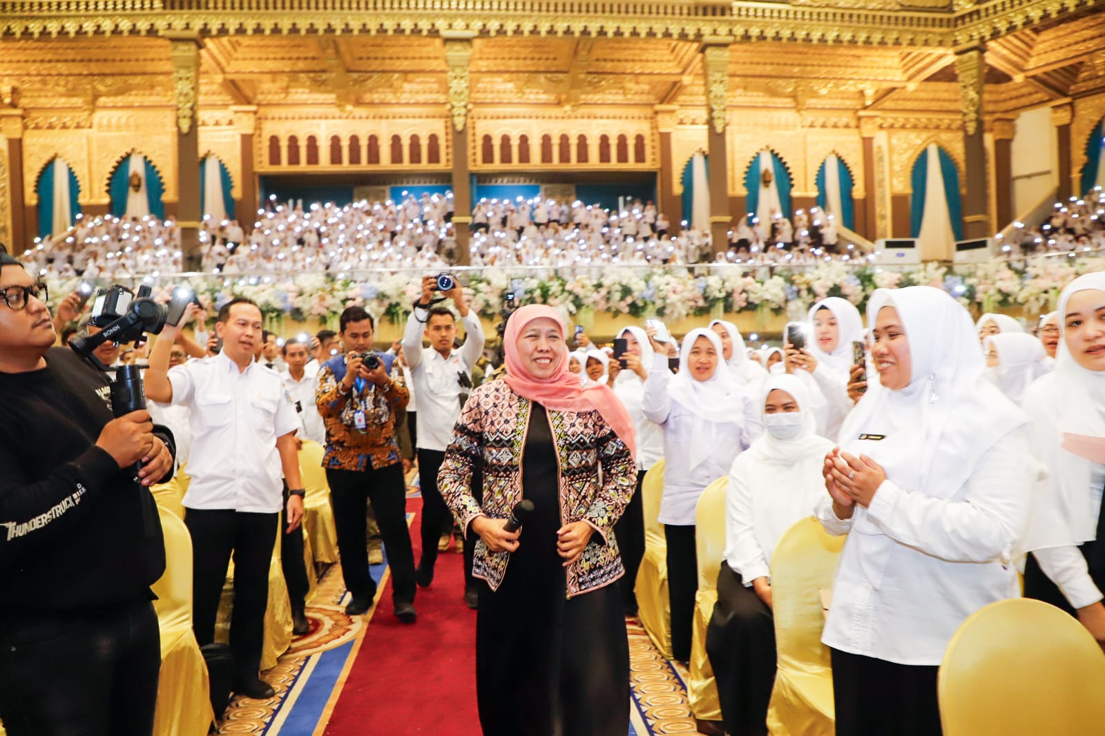 ubernur Jawa Timur Khofifah Indar Parawansa secara resmi membuka Orientasi Pegawai Pemerintah dengan Perjanjian Kerja (PPPK) di Lingkup Pemprov Jatim di Graha Unesa, Minggu (1/10)
