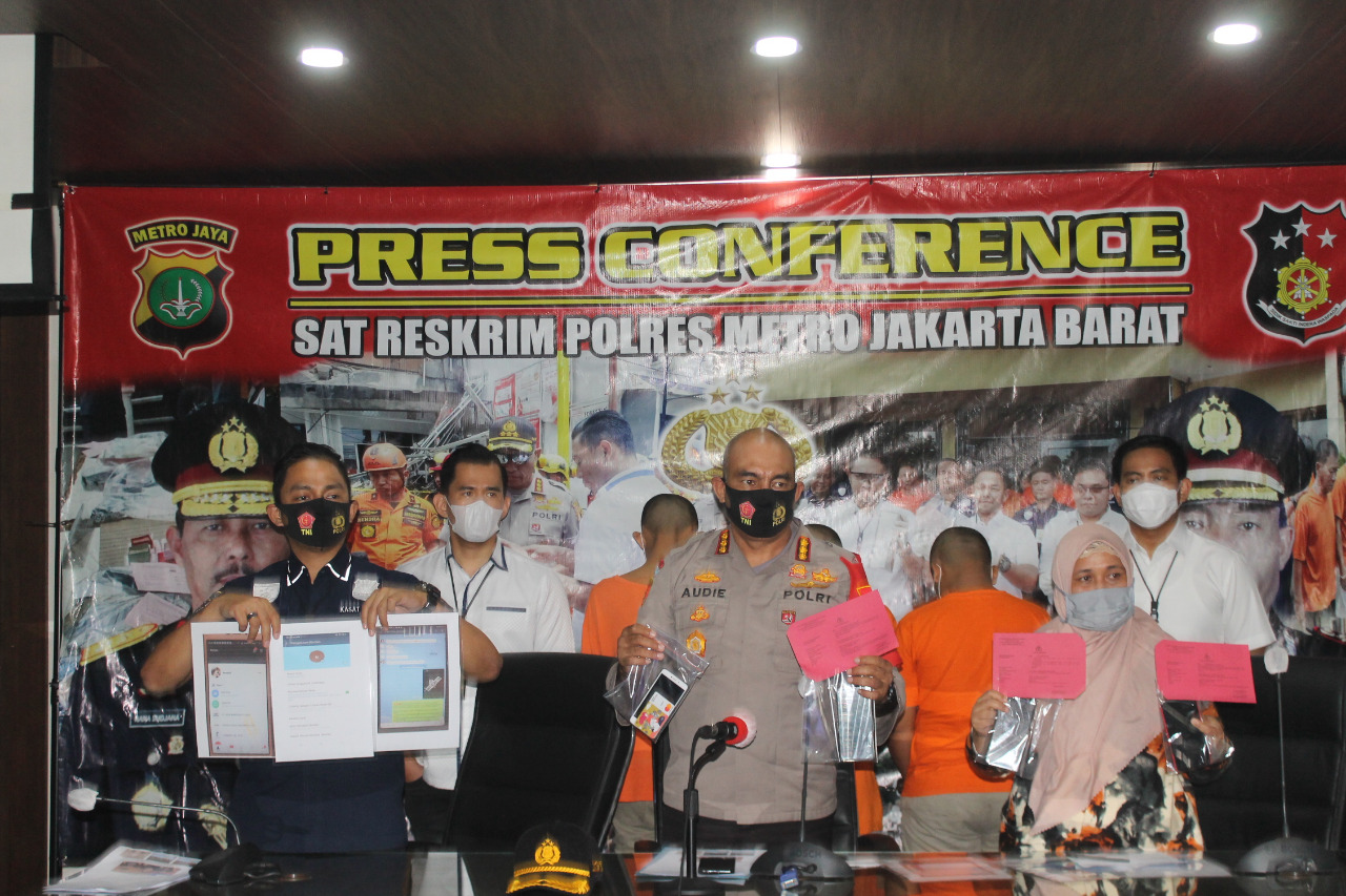 Polres Metro Jakarta Barat membeber tersangka berikut barang bukti. IST