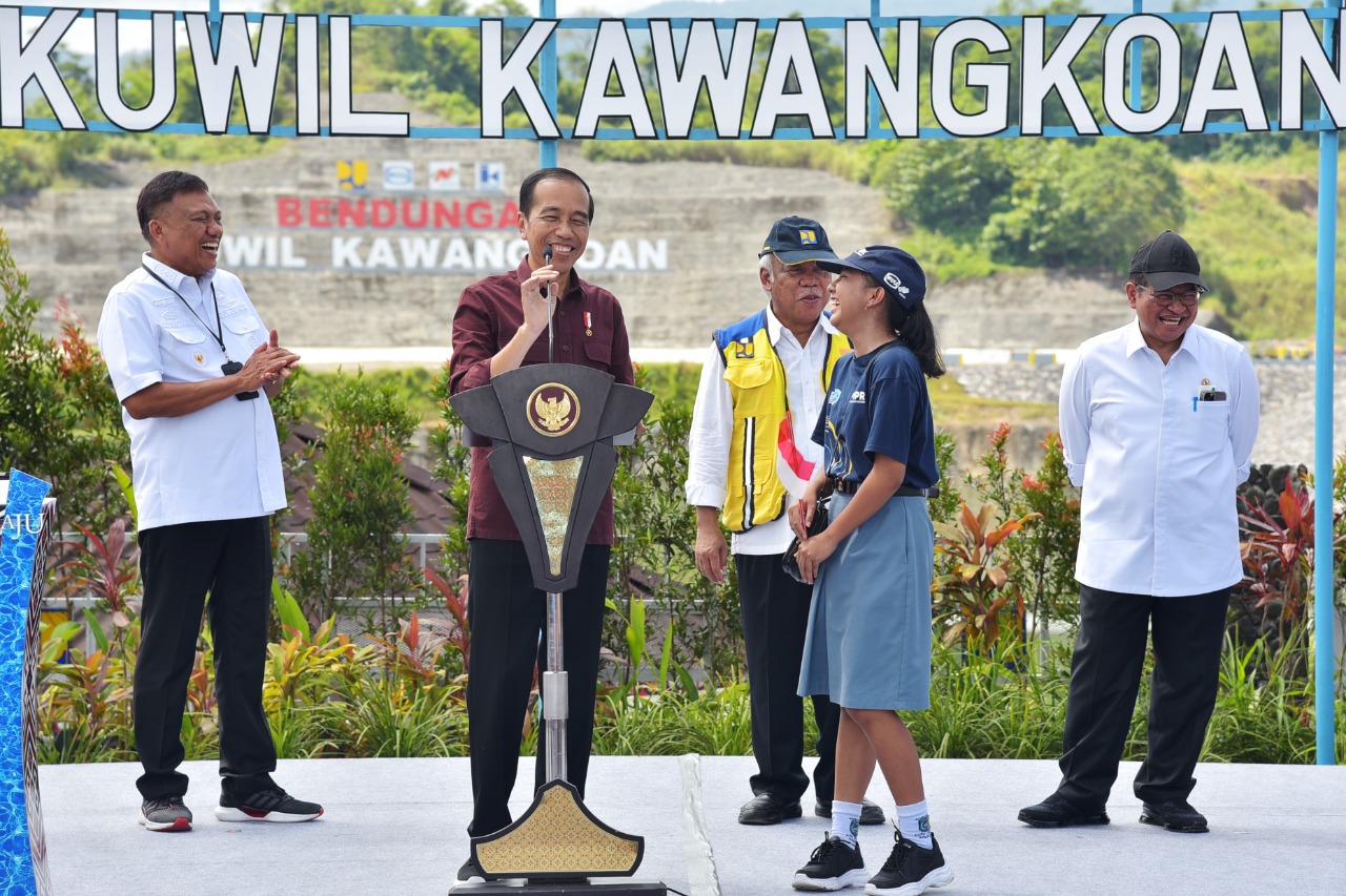 Presiden Joko Widodo meresmikan Bendungan Kuwil Kawangkoan, Kabupaten Minahasa Utara, dalam kunjungan kerjanya ke Provinsi Sulawesi Utara, pada Kamis, 19 Januari 2023. Foto: BPMI Setpres/Laily Rachev