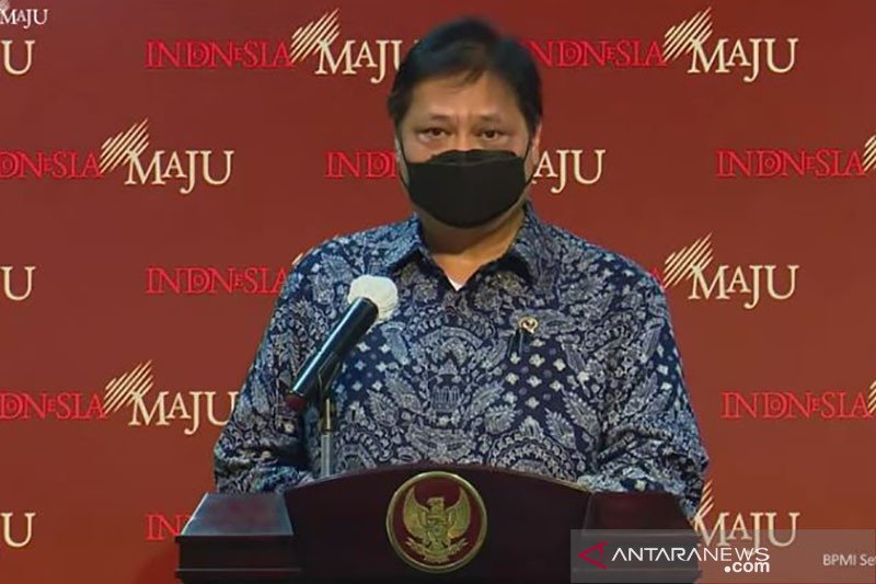Tangkapan layar - Menteri Koordinator Bidang Perekonomian Airlangga Hartarto memberikan keterangan setelah Rapat Terbatas Melalui "Video Conference" yang dipimpin Presiden Joko Widodo dengan topik "Penanganan Pandemi COVID-19 dan Rencana Pelaksanaan Vaksi