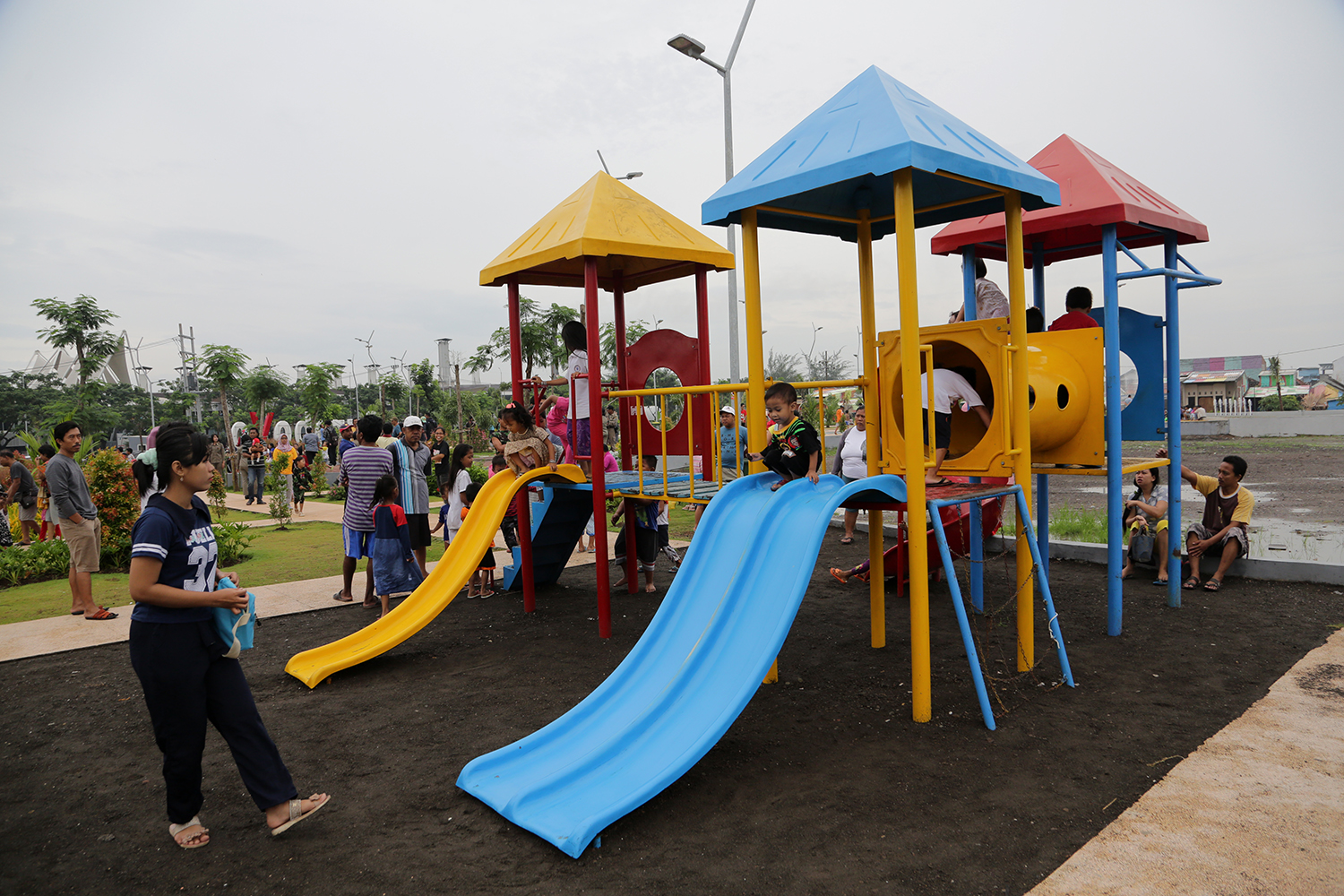 Pemkot Surabaya terus memperbanyak dan mempercantik taman-taman di Kota Pahlawan. 