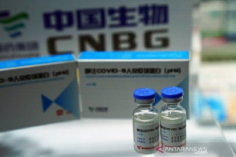 Sebuah stan yang menampilkan kandidat vaksin virus corona dari China National Biotec Group (CNBG), sebuah unit dari raksasa farmasi milik negara China National Pharmaceutical Group (Sinopharm), terlihat di Pameran Internasional China untuk Perdagangan Jas