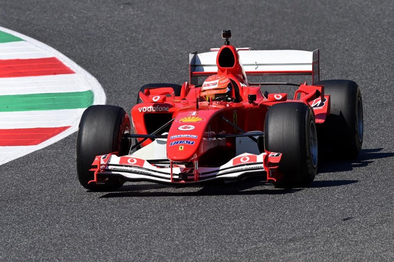 Mick Schumacher mengendarai Ferrari F2004 ayahya yang legendaris sebelum pertandingan Formula Satu F1 GP Tuscan di sirkuit Mugello, Scarperia e San Piero, Italia, Minggu (13/9/2020). ANTARA FOTO/REUTERS/Jennifer Lorenzini/AWW/djo (Pool via REUTERS/MIGUEL 