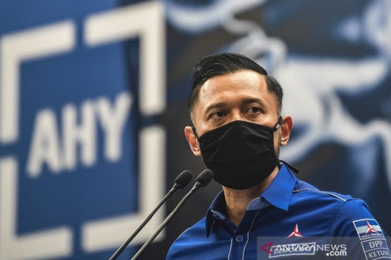 Arsip-Ketua Umum DPP Partai Demokrat Agus Harimurti Yudhoyono (AHY) memberikan keterangan pers di kantor DPP Partai Demokrat , Jakarta, Senin (1/2/2021). AHY menyampaikan adanya upaya pengambilalihan kepemimpinan Partai Demokrat secara paksa yang diduga g
