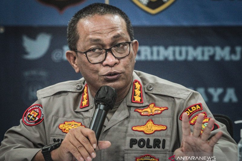 Kabid Humas Polda Metro Jaya Kombes Pol Yusri Yunus memberikan keterangan pers di Polda Metro Jaya, Jakarta, Kamis (10/12/2020). ANTARA FOTO/Rachman/aaa/wsj.

