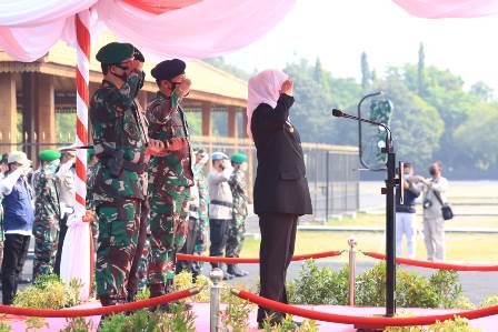 Forkopimda Jawa Timur, gelar apel pasukan dan peralatan dalam rangka kontijensi kesiapan penanggulangan bencana alam tahun 2021 di Jawa Timur, pada Senin (25/10/2021) di lapangan Kodam V Brawijaya.