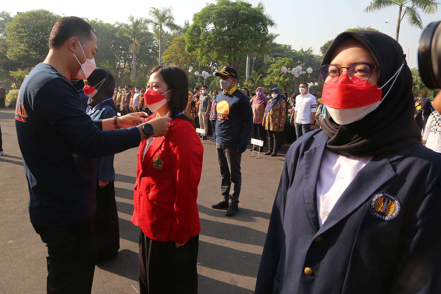 Pemkot) Surabaya memberikan kesempatan kepada 464 mahasiswa dari 41 universitas di seluruh Indonesia untuk magang di lingkup Kecamatan, Kelurahan serta di Dinas Kependudukan dan Pencatatan Sipil (Dispendukcapil). 