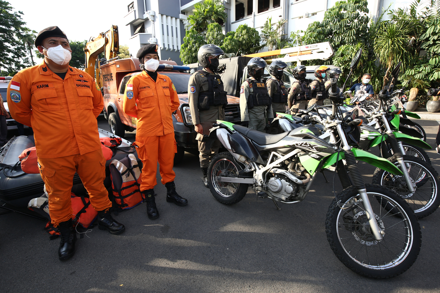 personel gabungan diterjunkan untuk pengamanan Hari Raya Natal 2021 dan Malam Pergantian Tahun Baru 2022 (Nataru) di Kota Surabaya. 