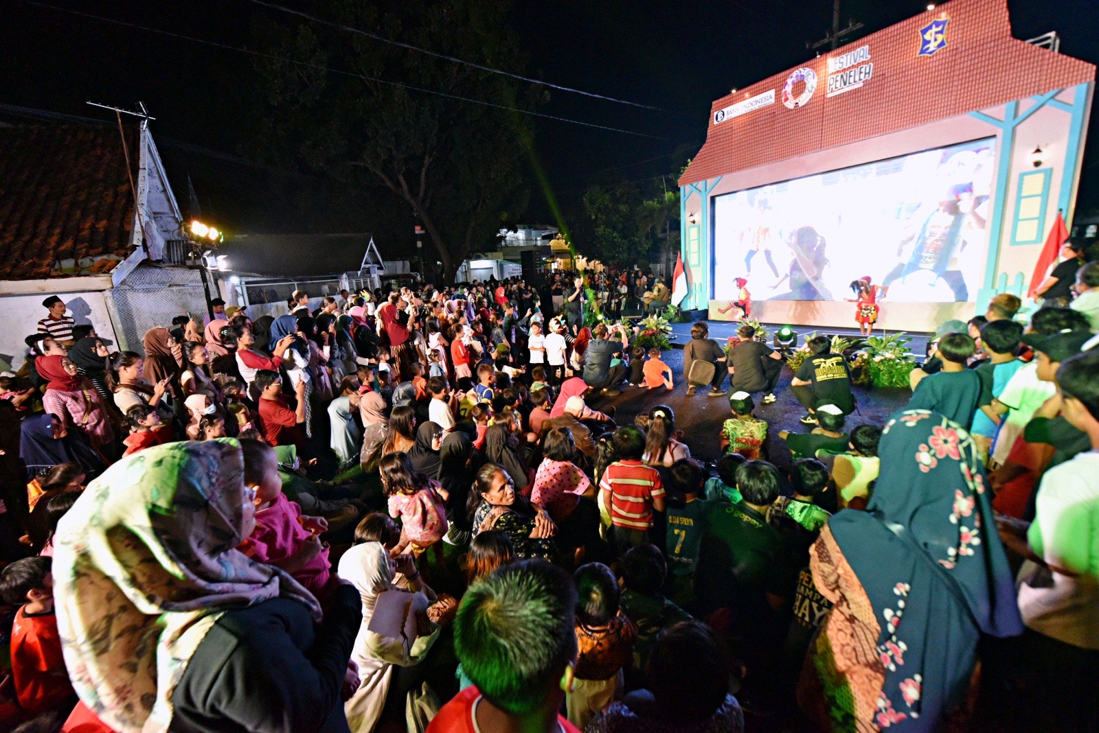 ) Surabaya bersama Bank Indonesia (BI) Jawa Timur, dan Komunitas Begandring Soerabaia menggelar Festival Peneleh 2023