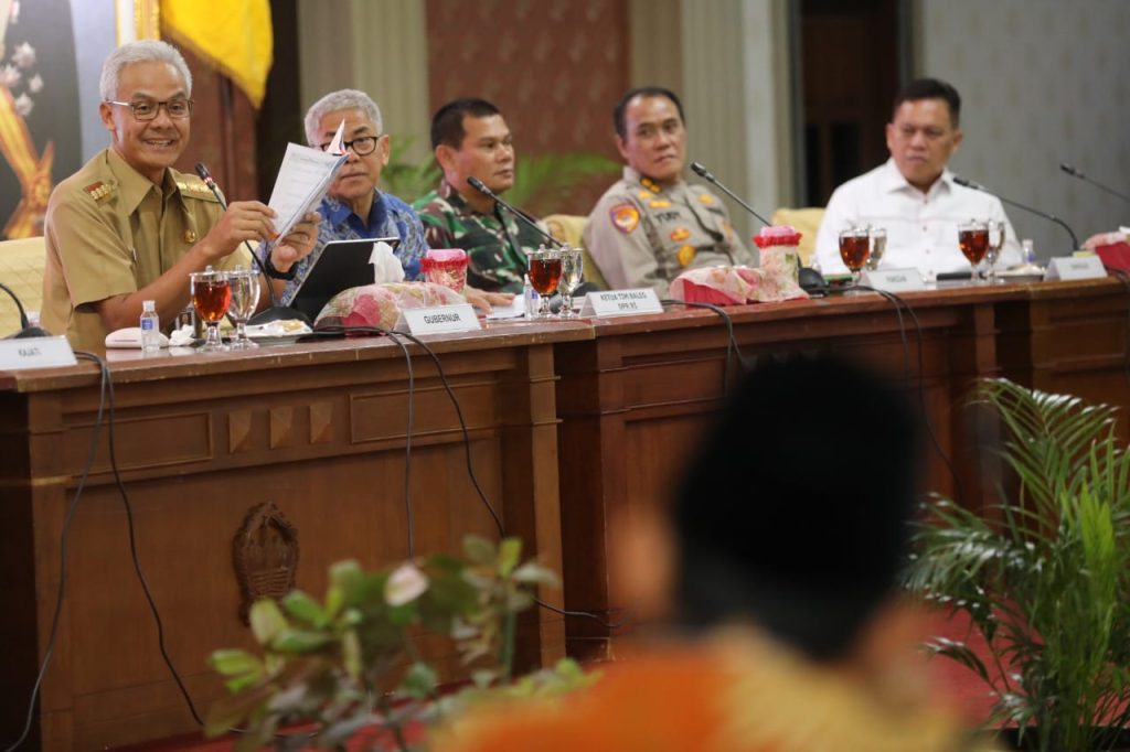 Gubernur Jateng Ganjar Pranowo saat menerima Kunjungan Kerja Badan Legislasi DPR RI dalam rangka Sosialisasi Prolegnas RUU Prioritas tahun 2023, di Gedung Gradhika Bhakti Praja, Senin (16/1/2023).