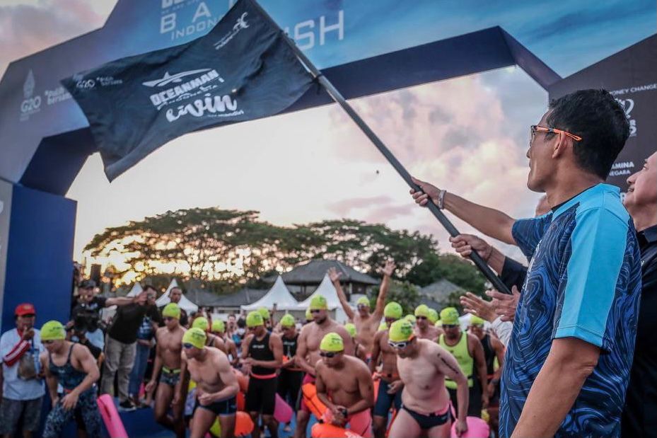 Oceanman Bali 2022" merupakan kompetisi renang perairan terbuka yang digelar di Pantai Muaya, Jimbaran pada 1-2 Juli 2022