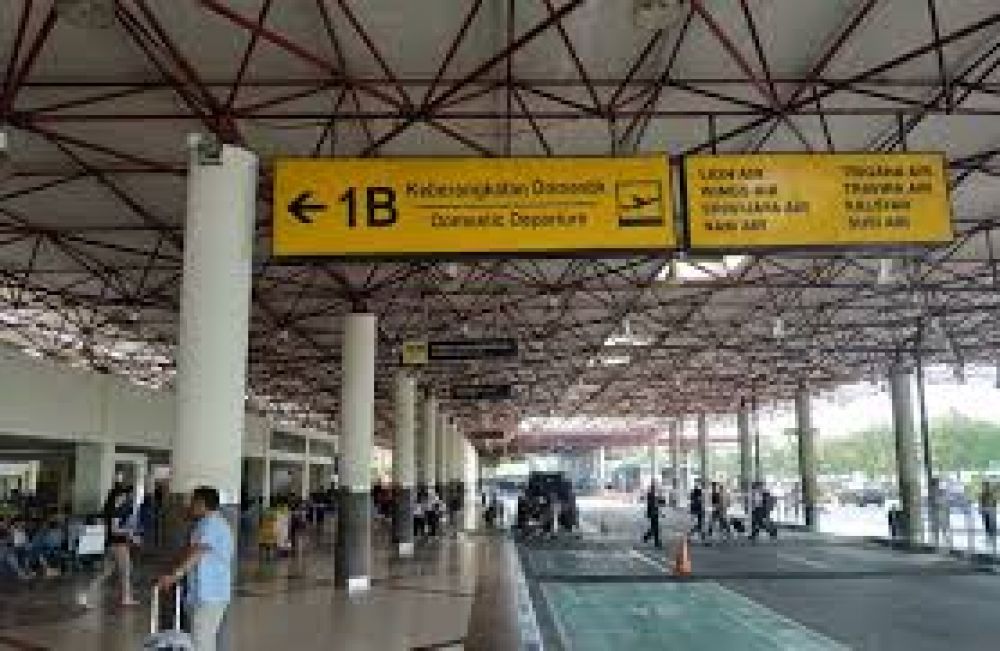 Terminal pemberangkatan Bandara Juanda Surabaya. ( foto : hmp/google.com)