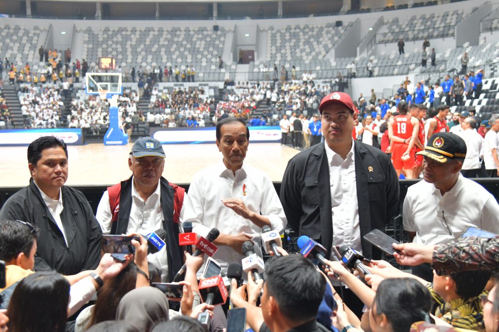 Presiden Jokowi memberikan keterangan pers usai meresmikan Indonesia Arena, di Senayan, Jakarta, Senin (07/08/2023). (Foto: Humas Setkab/Oji)
