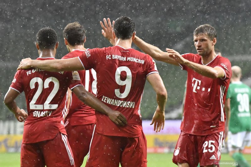 Para pemain Bayern Munich merayakan gol kemenangan sekaligus juara musim ini. Ant