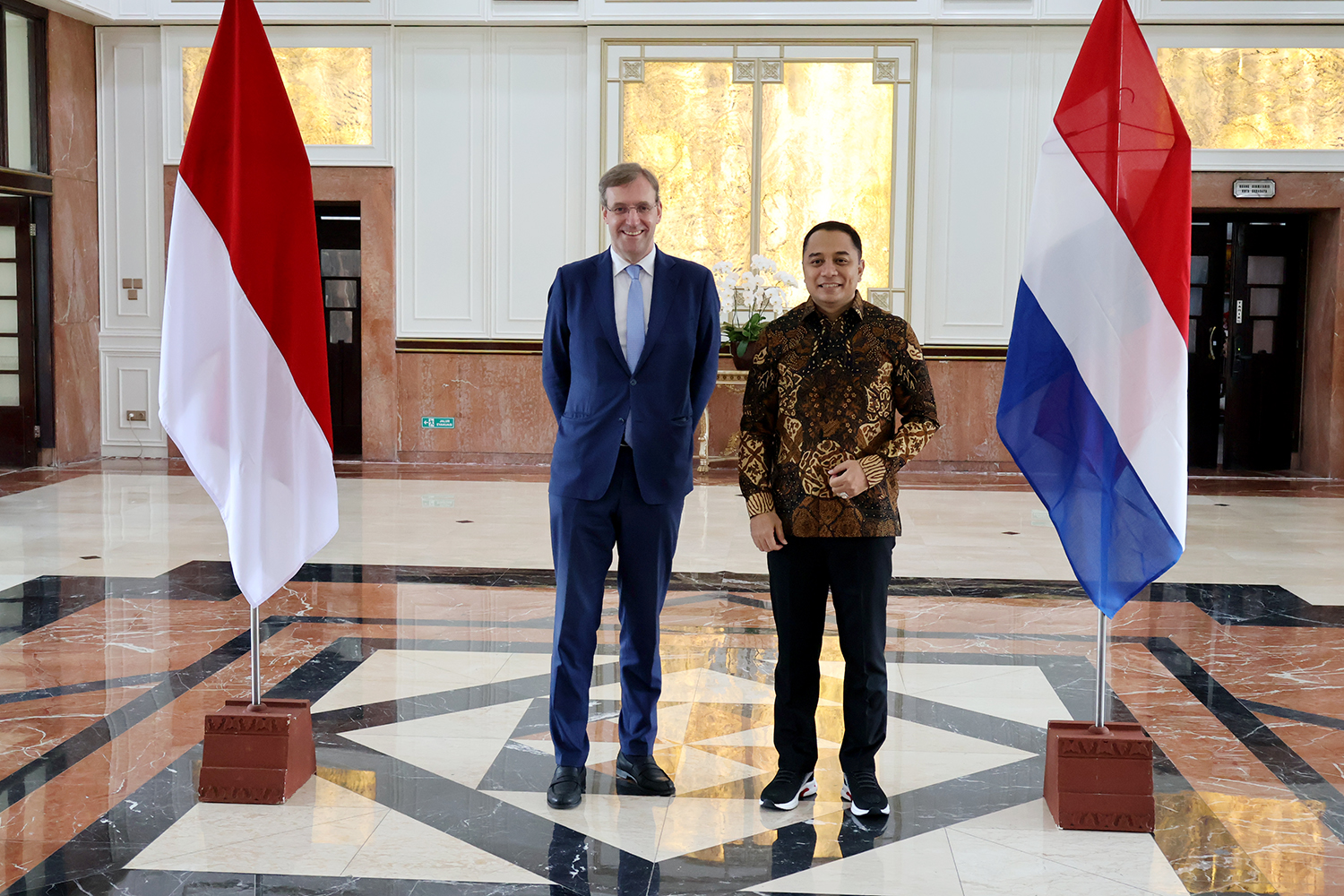  Wali Kota Surabaya Eri Cahyadi menerima audiensi Wakil Ketua Misi (chief of mission) dan Kepala Hubungan Ekonomi, Kedutaan Besar (Kedubes) Kerajaan Belanda Adriaan Palm di ruang kerjanya, Rabu (13/12/2023)