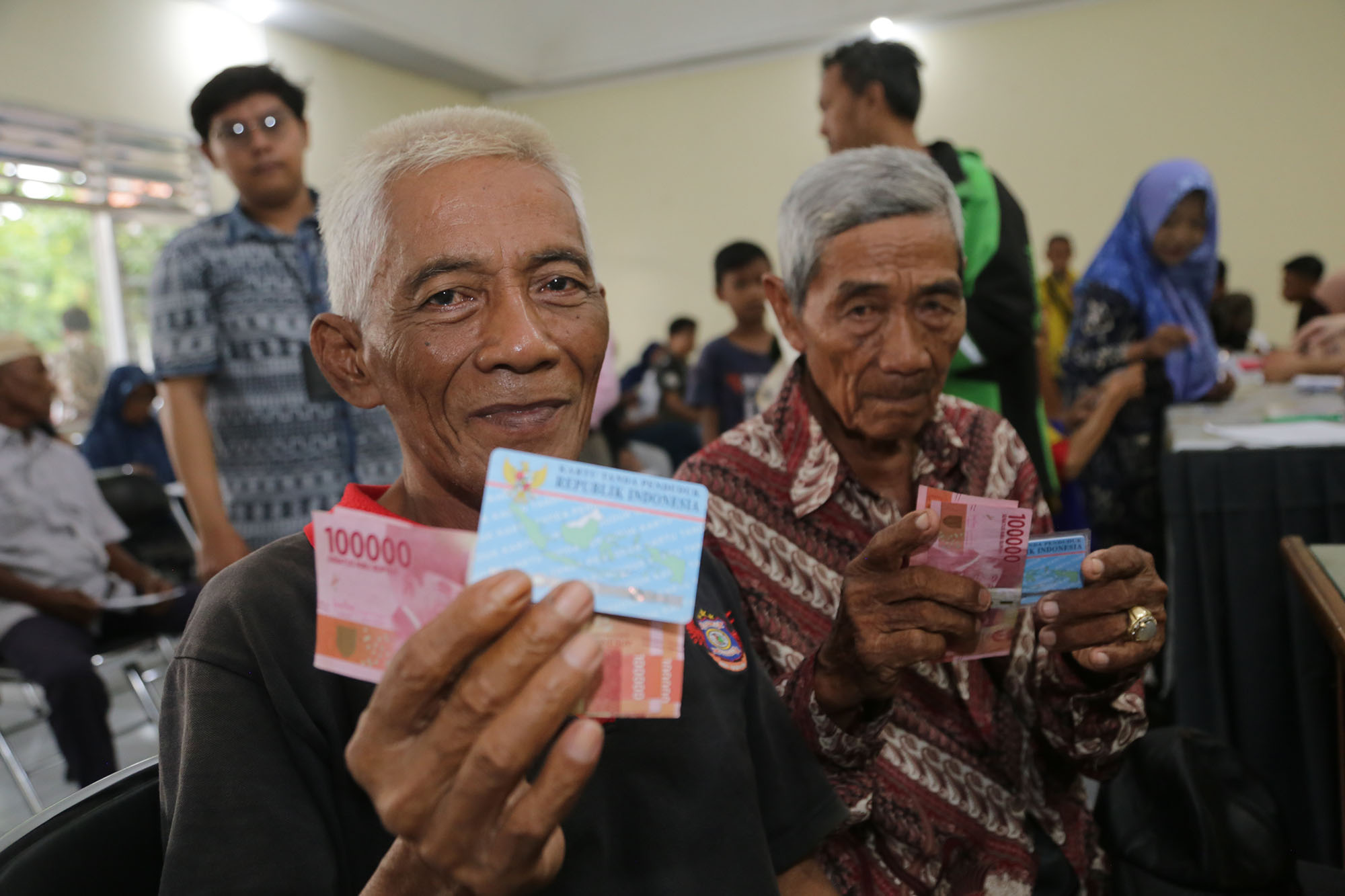 Bantuan Langsung Tunai (BLT) Program Permakanan Pemerintah Kota (Pemkot) Surabaya mulai disalurkan