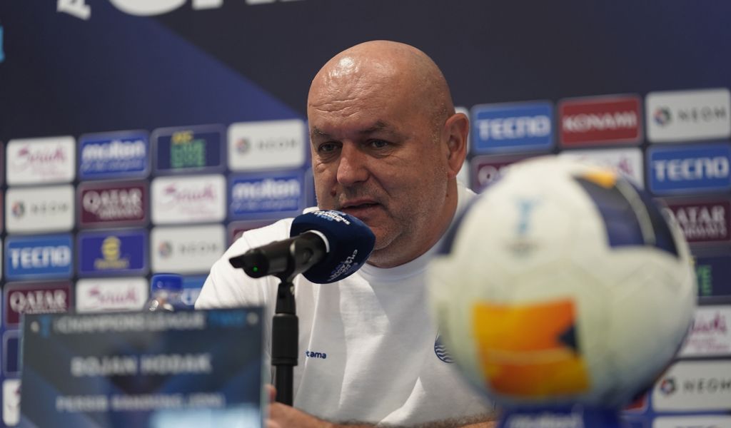 Pelatih PERSIB, Bojan Hodak memberikan keterangan pers jelang pertandingan melawan Lion City Sailors, Rabu, 6 November 2024. (PERSIB.co.id/Rakha F. Hawadi)