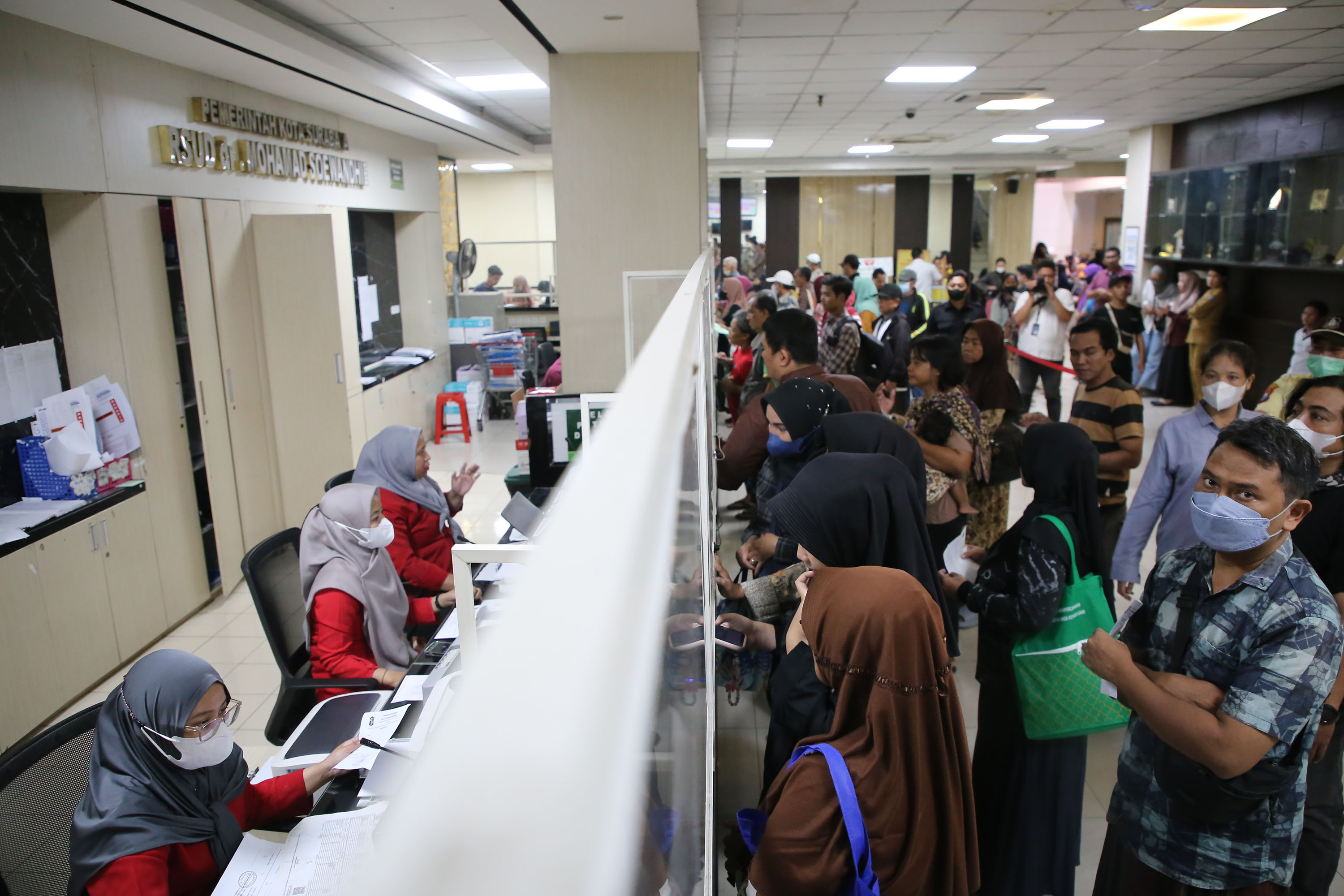 RSUD Dr. Mohamad Soewandhie Atasi Antrean Pasien Akibat Gangguan Sistem BPJS