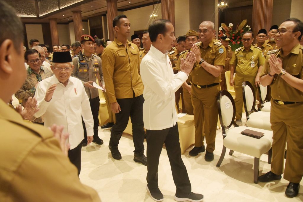Presiden Joko Widodo (Jokowi) memberikan pengarahan kepada seluruh bupati dan walikota seluruh Indonesia di Istana Negara, Ibu Kota Nusantara, Kalimantan Timur, Selasa (13/08/2024). (Foto: Humas Setkab/ Rahmat)

