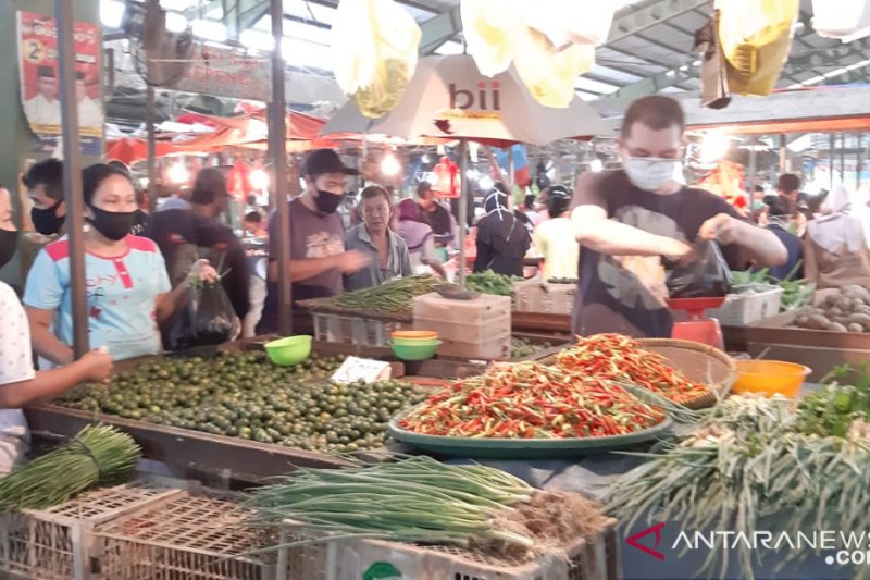 Penjual cabai di Pasar Flamboyan Pontianak (ANTARA/Dedi)