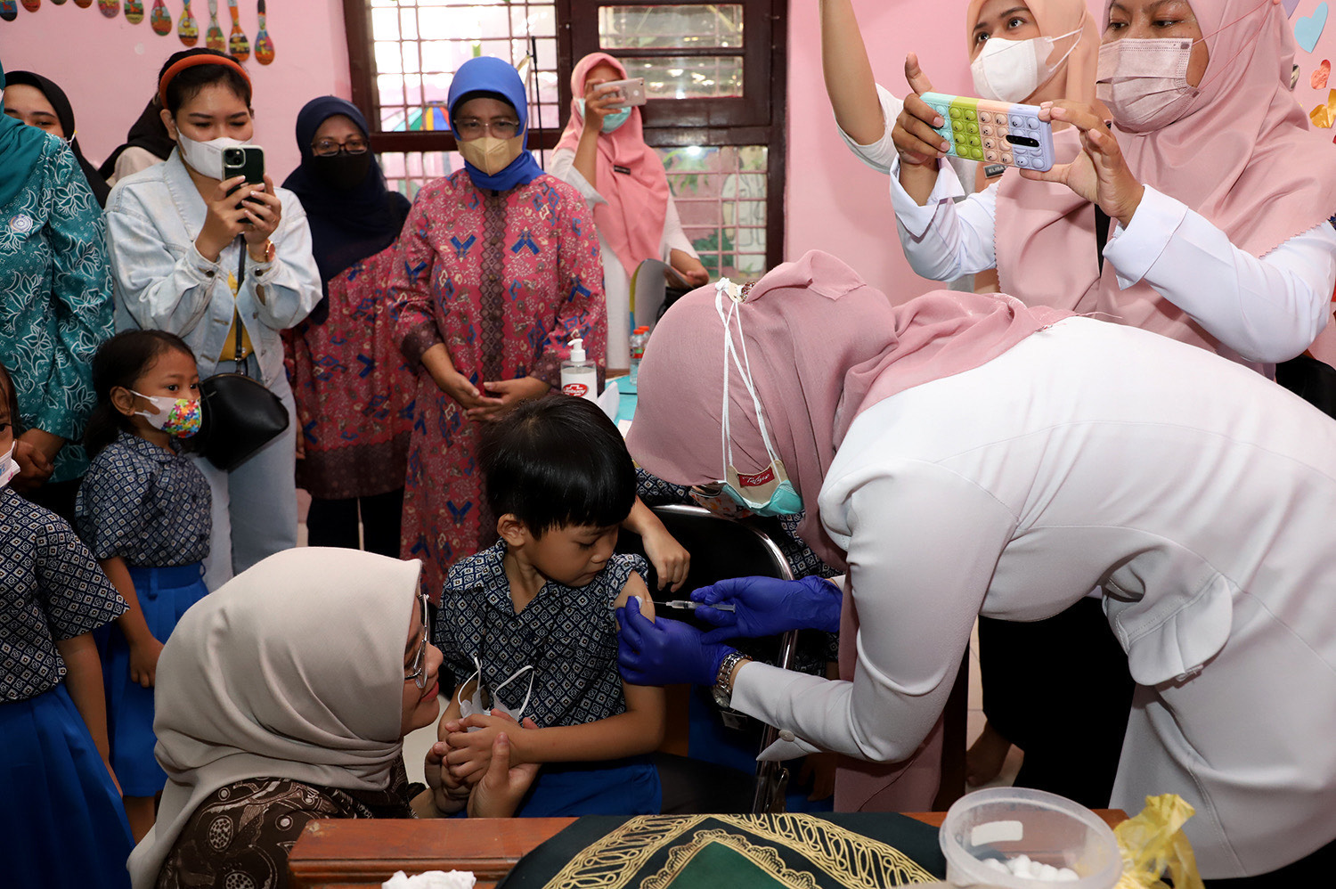Kegiatan BIAN secara serentak dilakukan untuk meningkatkan herd immunity terhadap penyakit Campak.
Pemberian imunisasi rutin terus digiatkan untuk memastikan setiap sasaran terfasilitasi secara optimal