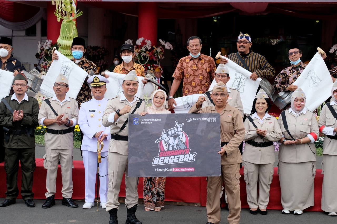 Pemkot Surabaya resmi melaunching program “Surabaya Bergerak” yang bertepatan pada Peringatan Hari Pahlawan 10 November di Halaman Balai Kota Surabaya, Kamis (10/11/2022). 
