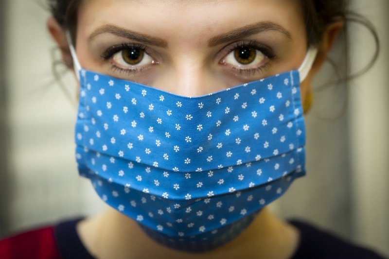 Ilustrasi seseorang mengenakan masker (Pixabay)

