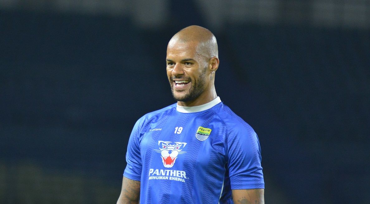 Striker PERSIB, David da Silva pada sesi latihan di Stadion Gelora Bandung Lautan Api, Jumat, 7 Maret 2025. (PERSIB.co.id/Barly Isham)

