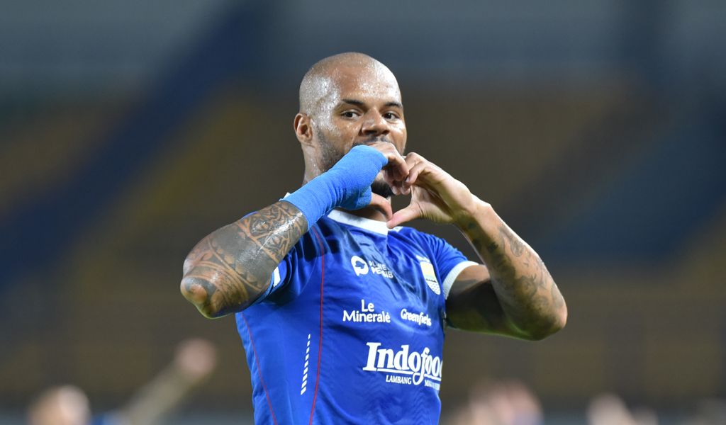 Striker PERSIB mencetak gol ke-100 di Liga Indonesia ke gawang Malut United pada pertandingan pekan ke-14 Liga 1 2024/2025 di Stadion Gelora Bandung Lautan Api, Jumat, 13 Desember 2024. (PERSIB.co.id/Barly Isham)

