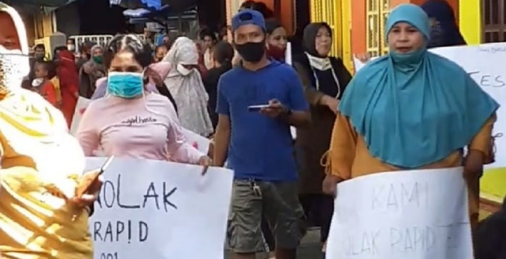 Warga Kelurahan Silale demo, tolak rapid test (Foto: HMP/Boy)